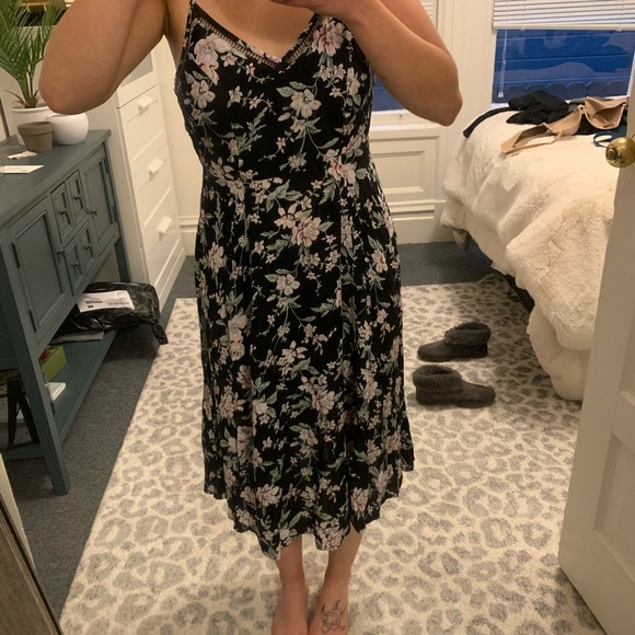 Lulu’s midi flowery flower dress - Picture 3 of 4